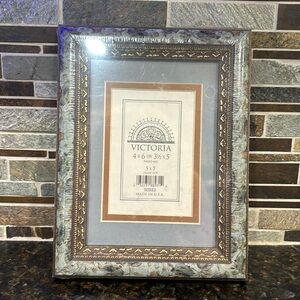 5x7 Picture Frame for 4x6 or 3.5x5 Photos.